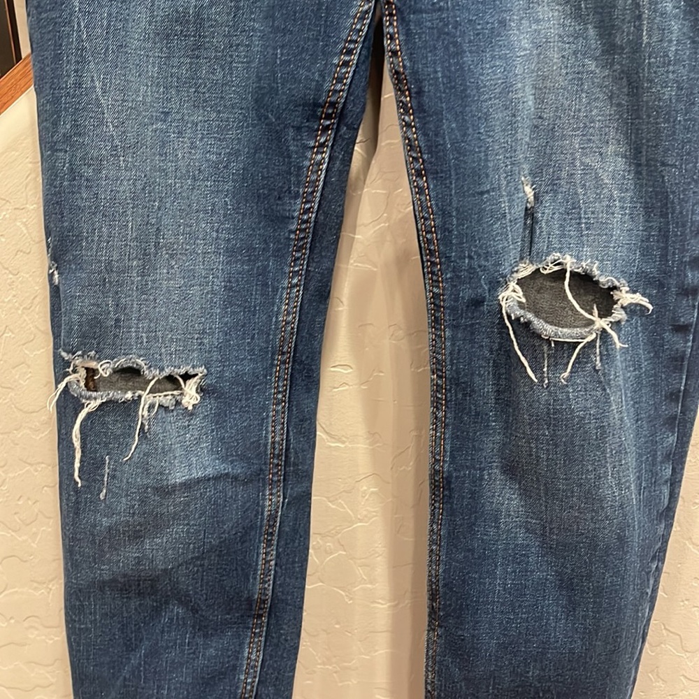 Women’s ripped jeans - Picture 2 of 5